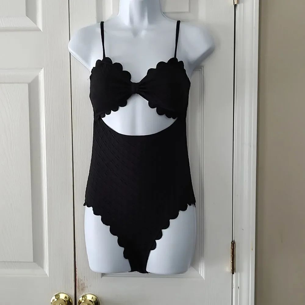 Cupshe One Piece Swimsuit Sexy Black Cutout Scallop Trim Bathing Suit  Sz S 4-6